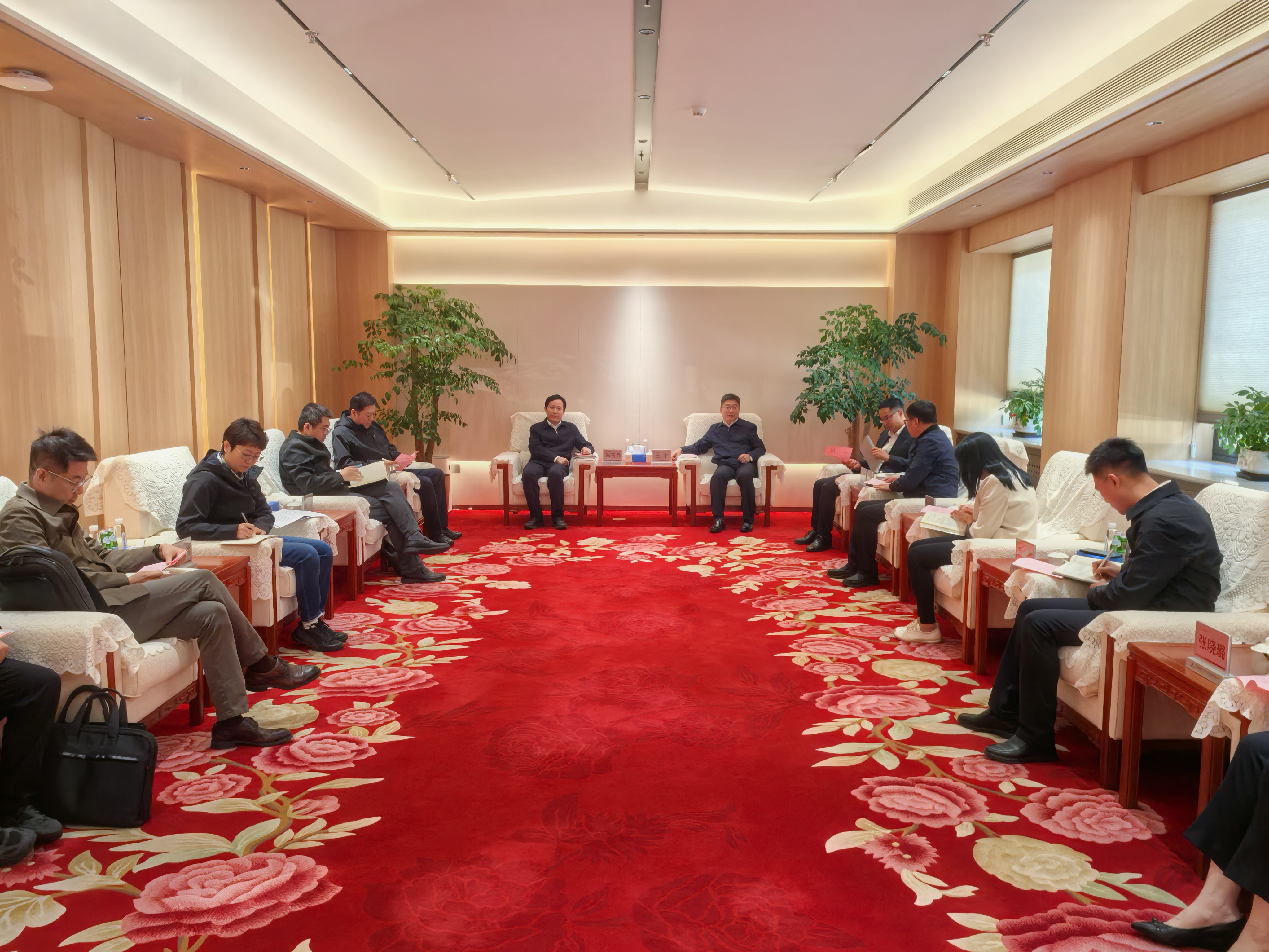 天津市南开区区委书记朱玉兵一行到访集团